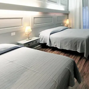 2* Otel Les Arcades